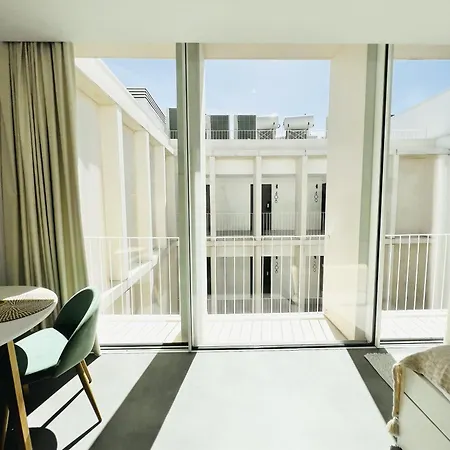 White House Avenida Apartment *